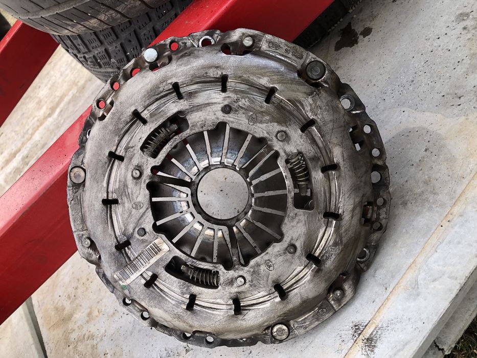 Съединител LUK с маховик за Bmw N47D20 2.0d 318d,320d,116d,118d,120d