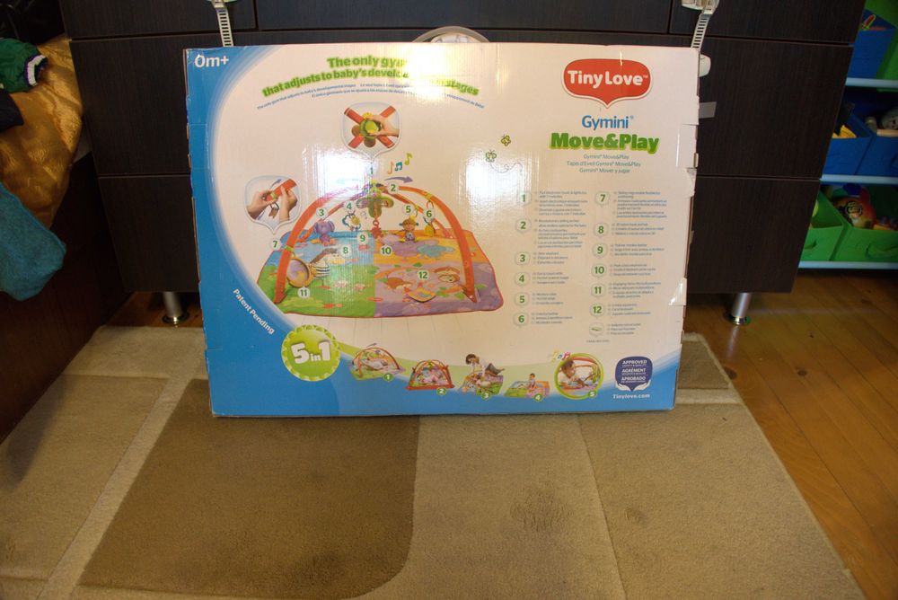 Продавам активна гимнастика за бебета на марката Tiny Love
