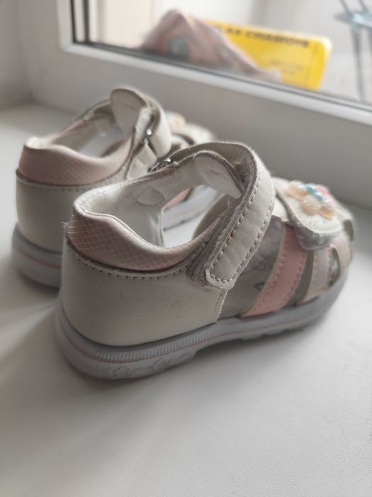 Продам детские сандалии