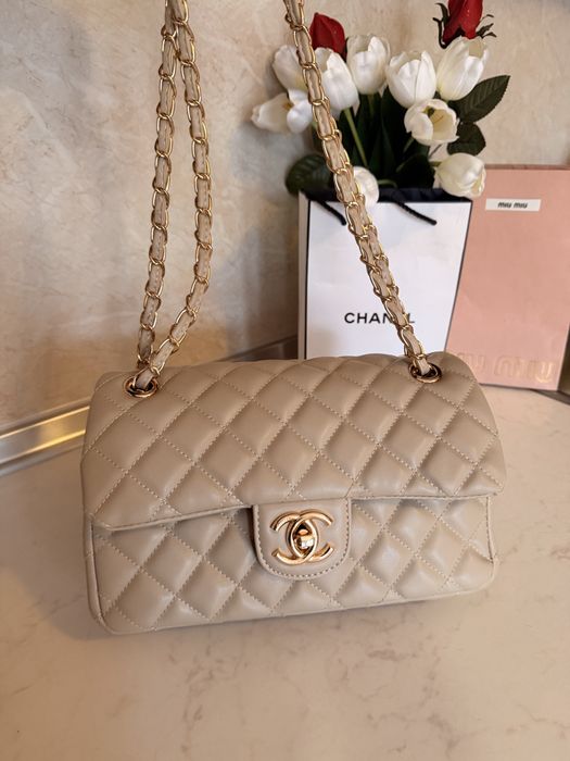 Дамска чанта Chanel Classic среден размер бежова