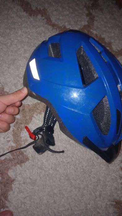 Casca pur tata Doar pe trotineta manuala nu este trantita sau griata