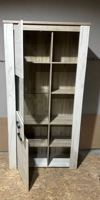 Corp de Biblioteca cu Vitrina; Dulap cu rafturi