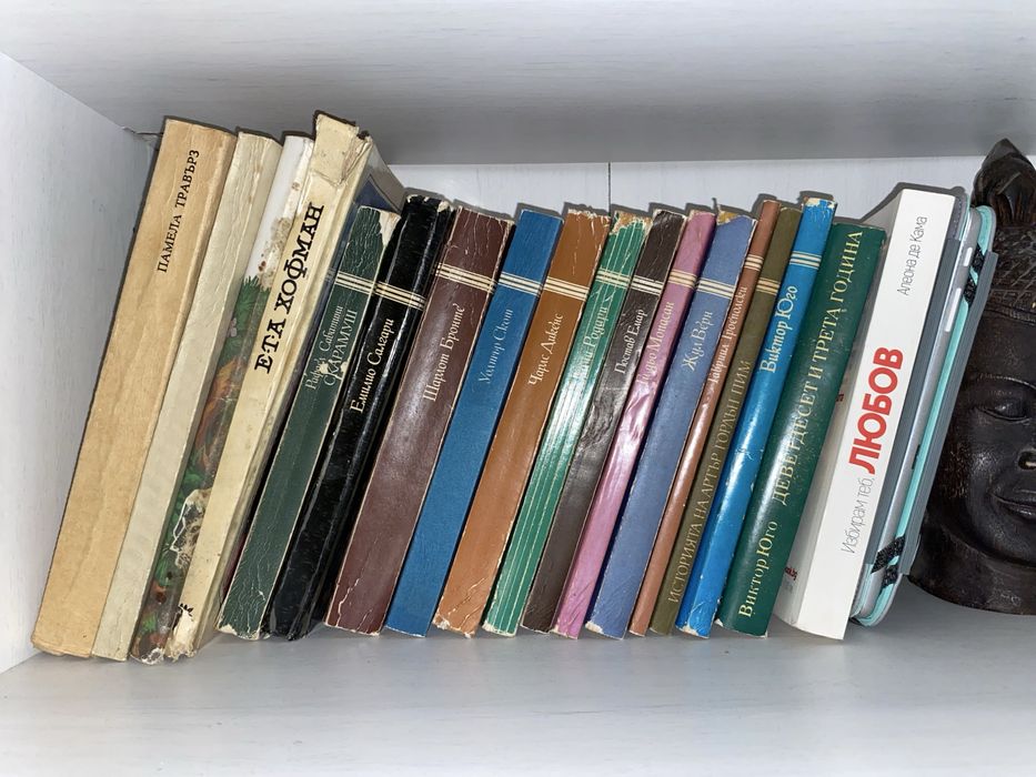 Приключвнски и любовни романи, класики, криминалета и други книги