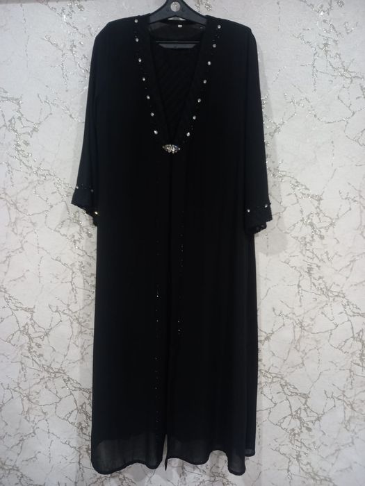 Продам два платья