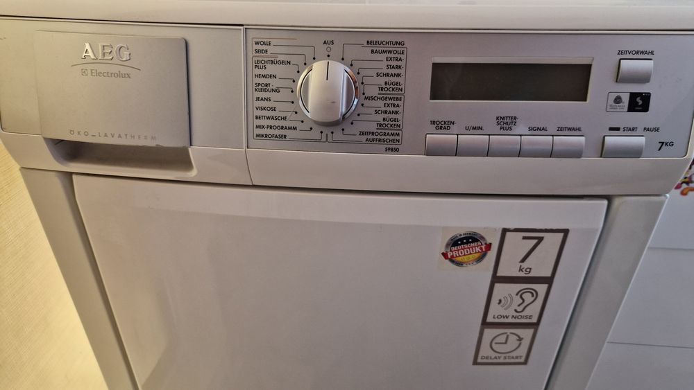 Продавам сушилня AEG