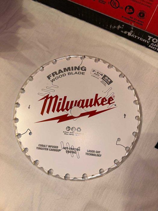 Циркулярная пила Milwaukee M18 2732