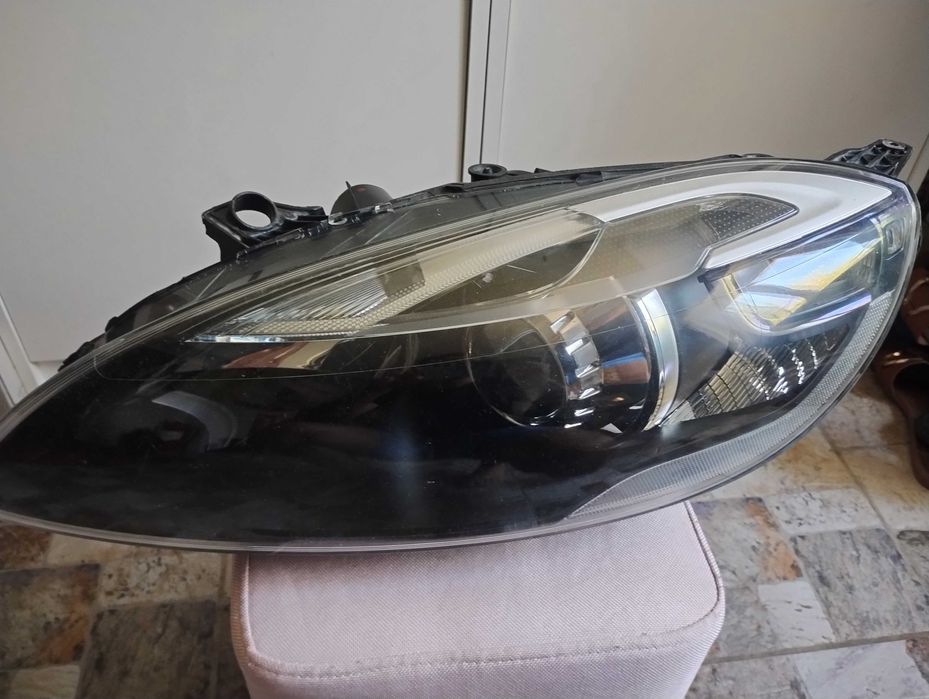 Vând Far stânga Volvo V40 halogen LHD full impecabil