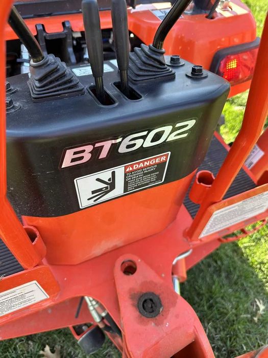 Трактор КУБОТА BX25 с товарач и багер