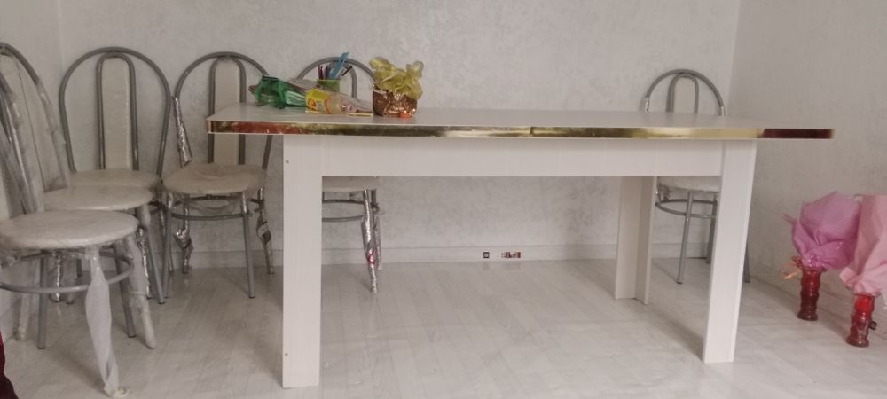 Продается стол и стульчики