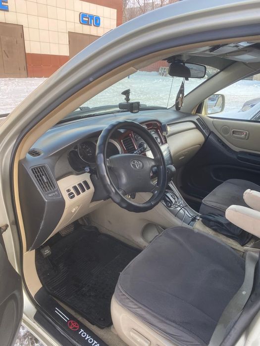 Продам автомобиль Toyota Highlander