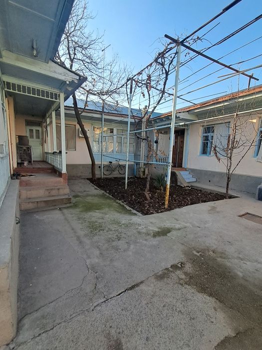 Uy sotiladi 10 sotix