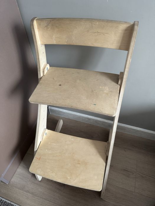 Растущий стул из дерева