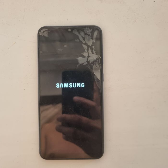 Телефон samsung A10.