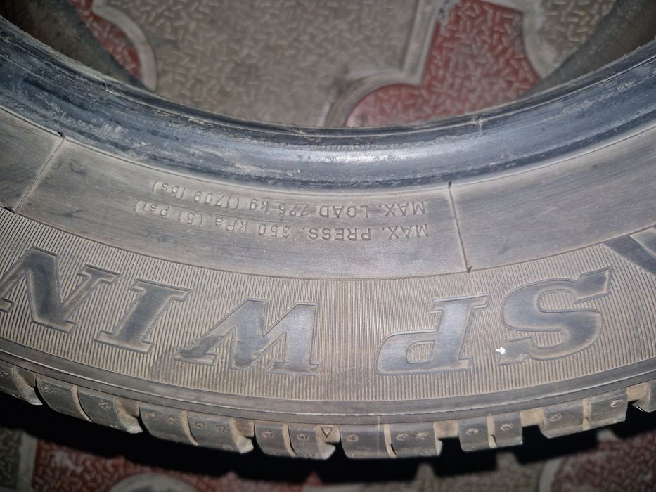 Продам 2 шины В Хорошем Состоянии!