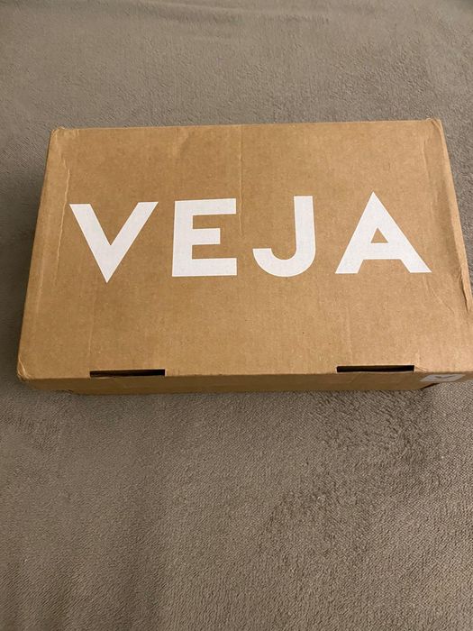 Продам кроссовки veja оригинальные 44 размер  новые