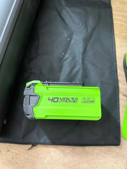 Suflanta/ Aspirator pentru frunze GreenWorks GD40BVK2X