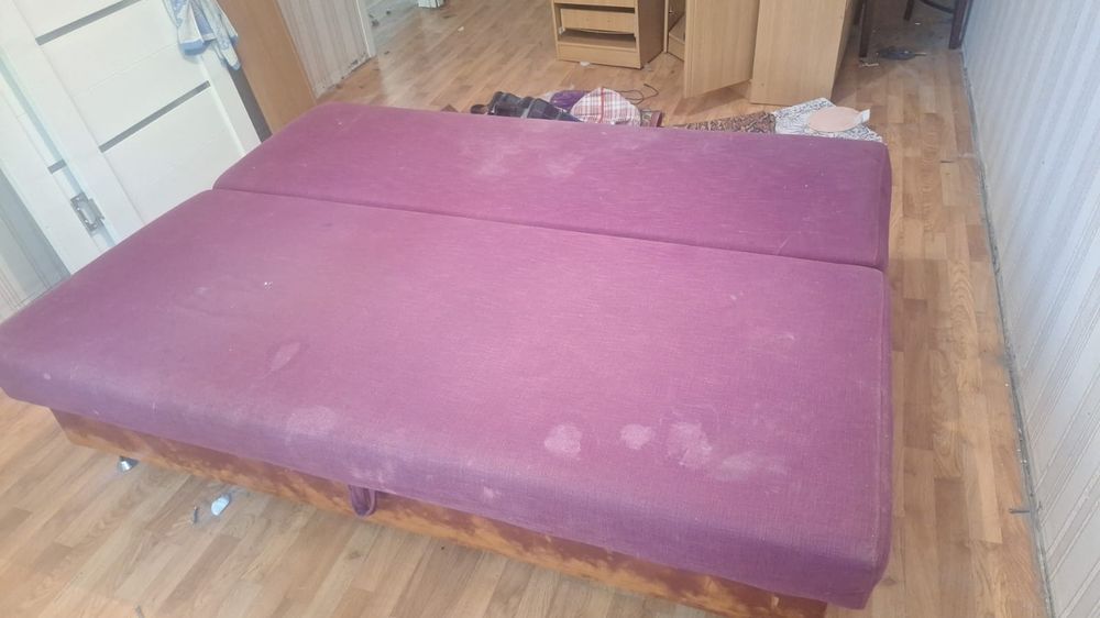 Есік және диван сатылады
