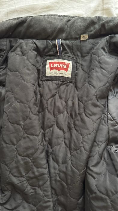 Geaca Levi’s neagra