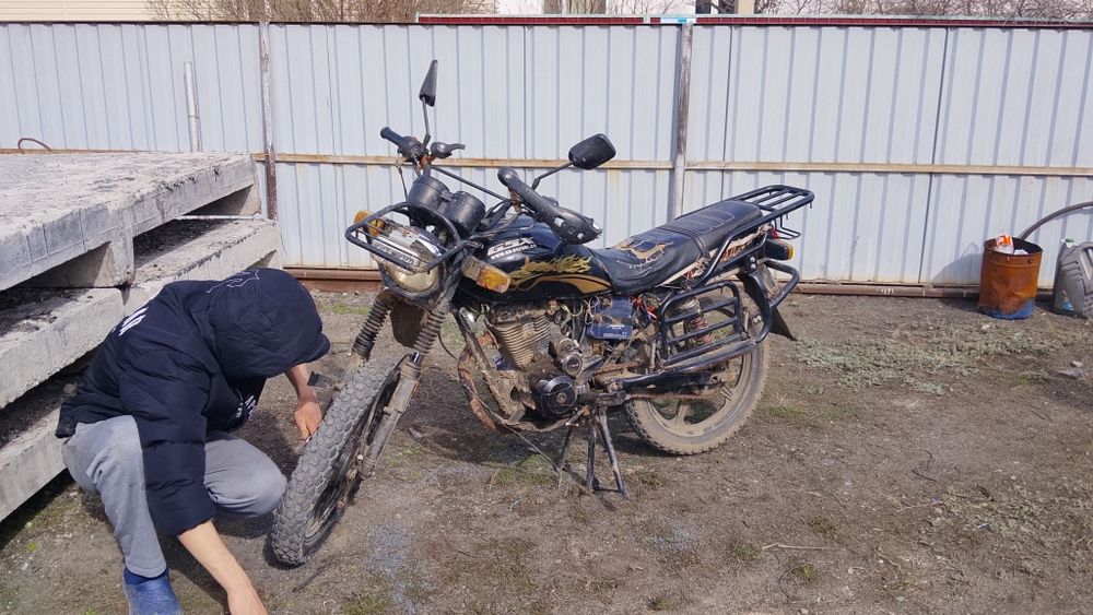 Продам мотоцикл 200 кубов