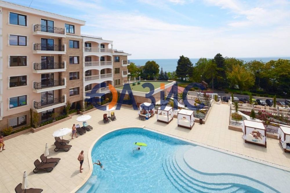 Четиристаен апартамент на първа линия комплекс Valencia Gardens, 325