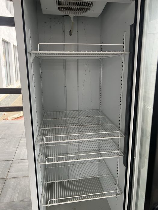 Продается витринный холодильник б/у