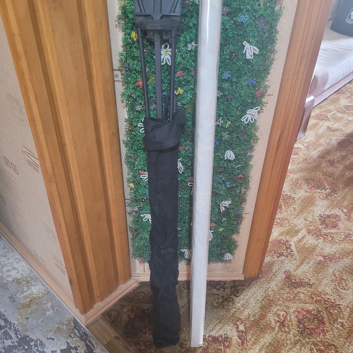 Продаю краншейт и экран для проектора Vidella