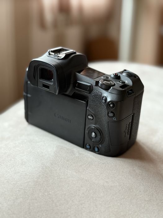 Фотоапарат Canon EOS R