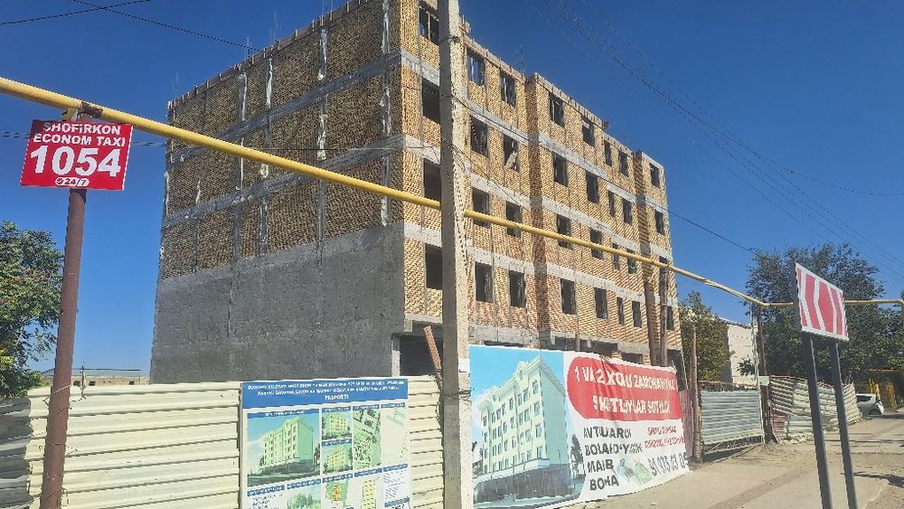 Шофиркон туман марказида 1 ва 2 хоналик уйлар сотилади янги дом кирпич