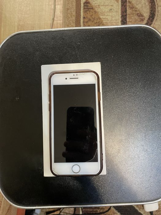Продам телефон Айфон 7.