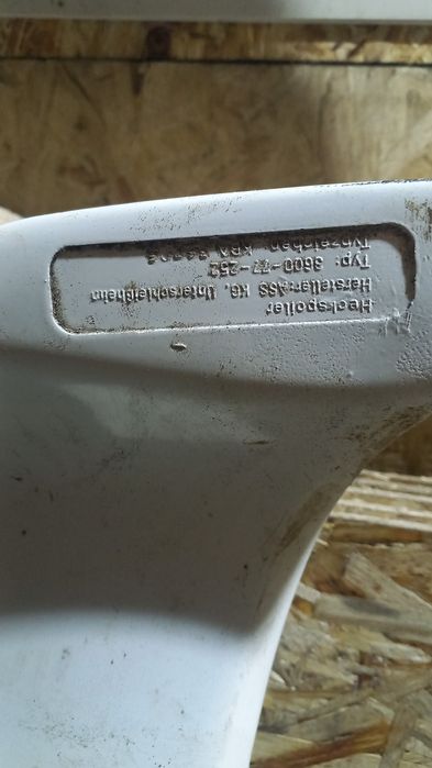 Продам споллер на багажник