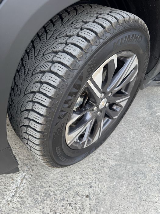 Kumho 235/55/17 шины зима лето
