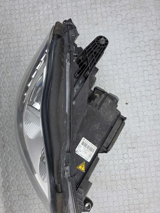 Десен Xenon фар за Mercedes CLS W218