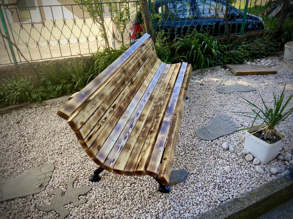 Градинска пейка