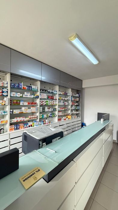 Vând mobilier farmacie / drogherie