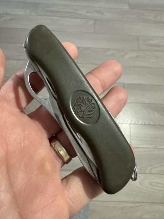Briceag victorinox miltar