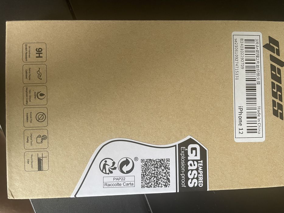 Cutie iphone 12, folii si huse diverse