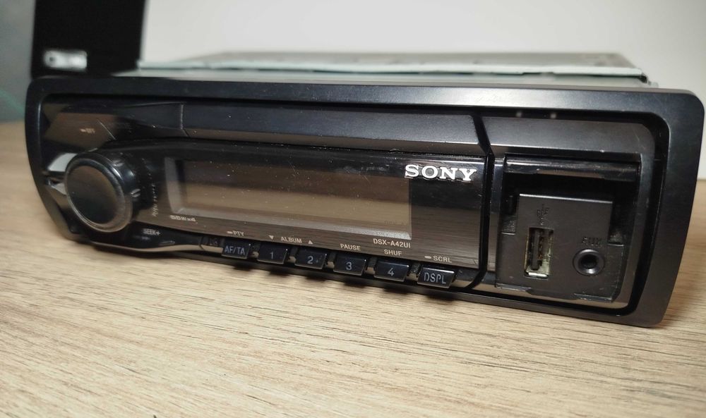 Sony DSX-A42UI Пълен комплект: Шейна, Лайсна, Евробукса, USB/AUX/MP3