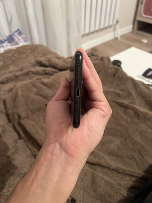 Продам Айфон 7+ 128