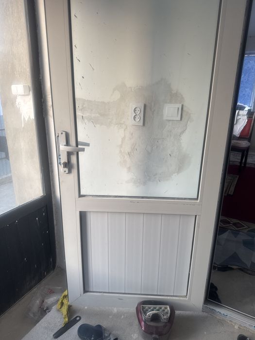 Пластик есіктер сатылады