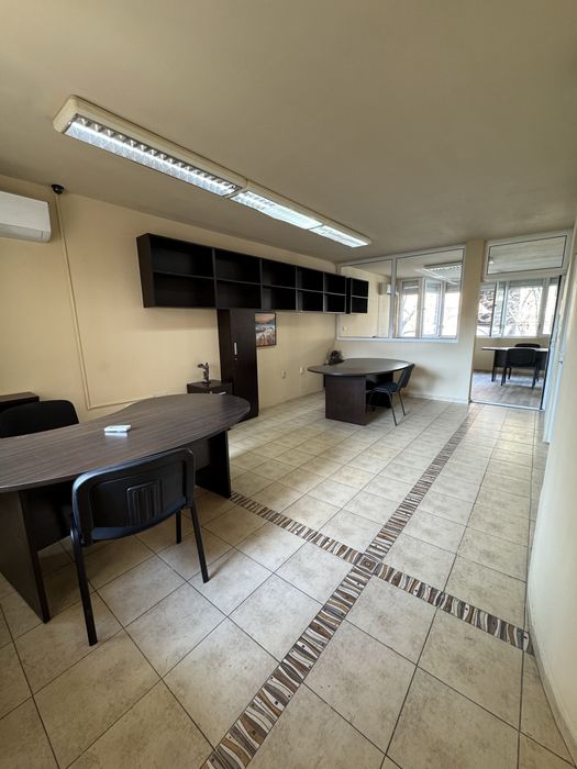Дава се под наем Офис в Стара Загора, Център - 77 кв.м за 357 € - Снимка #2