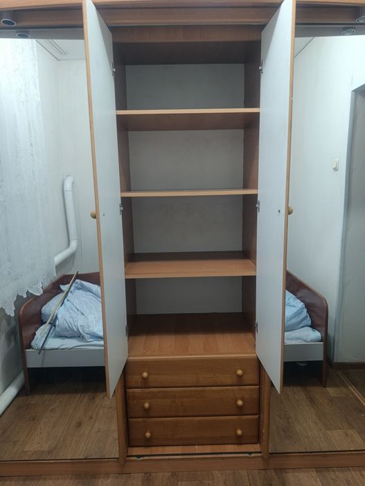 Продам шкаф для спальни, прихожей