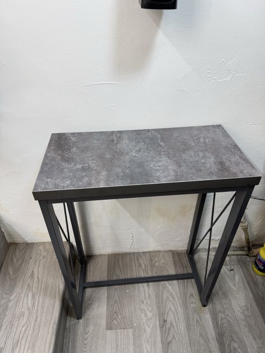 Продам два барных стола и стул