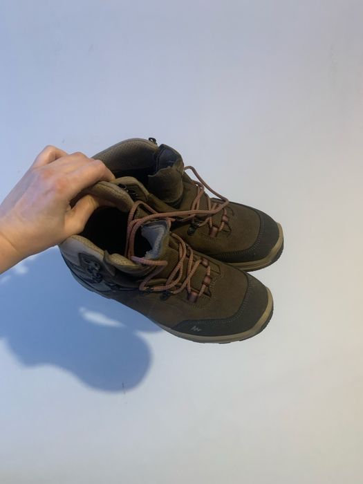 Ghete / Bocanci dama Quechua, waterproof, marimea 40, potriviti la 39