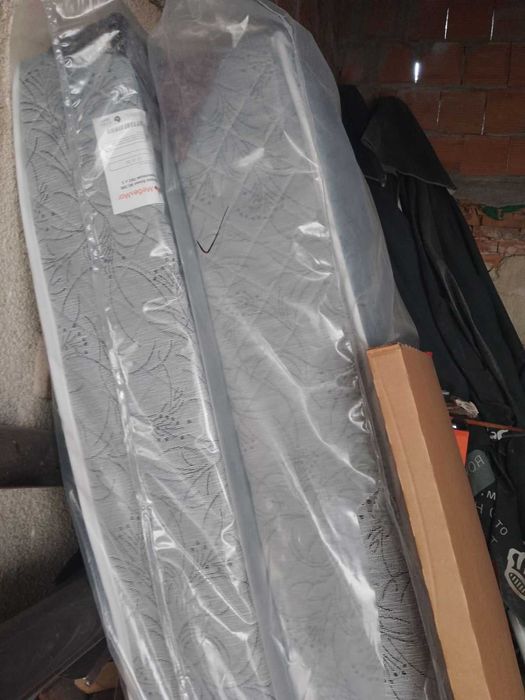 Двуетажно легло
Мики