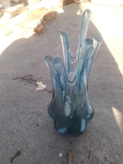 Стеклянные вазы  и рюмки,фужеры.