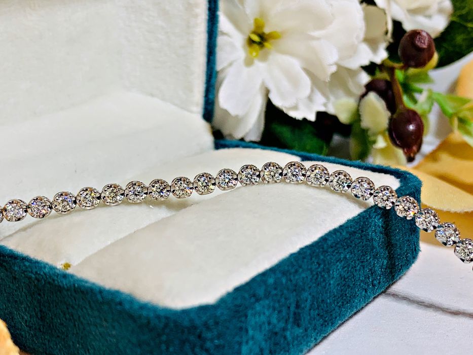 золотой теннисный браслет с бриллиантами в белом золоте