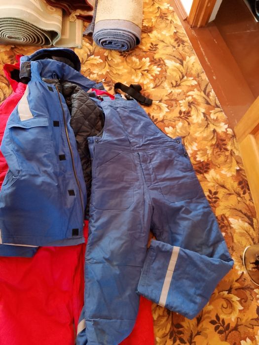 Продам куртки и комбинезоны Зимние