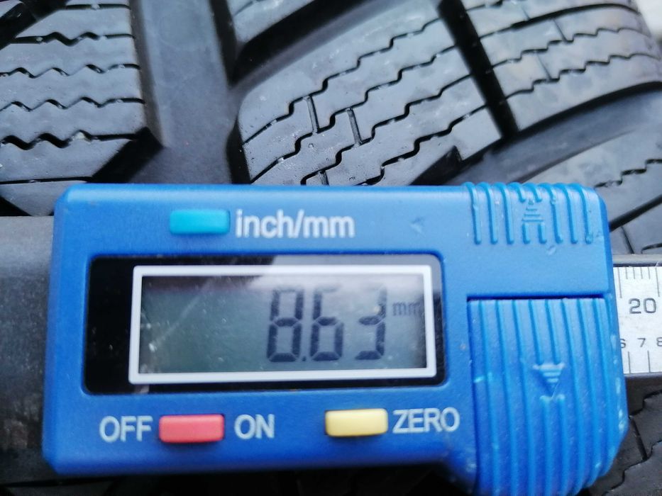 4 бр. Vredestein 235/40R18 DOT 3325. Като нови.