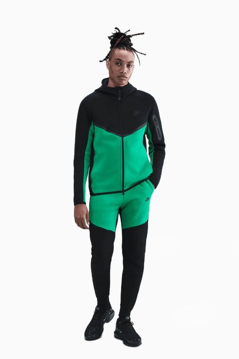 Oferta Trening NIKE TECH culoare unicat nu se mai găsește marimea L , XL model deosebit nou editie limitată