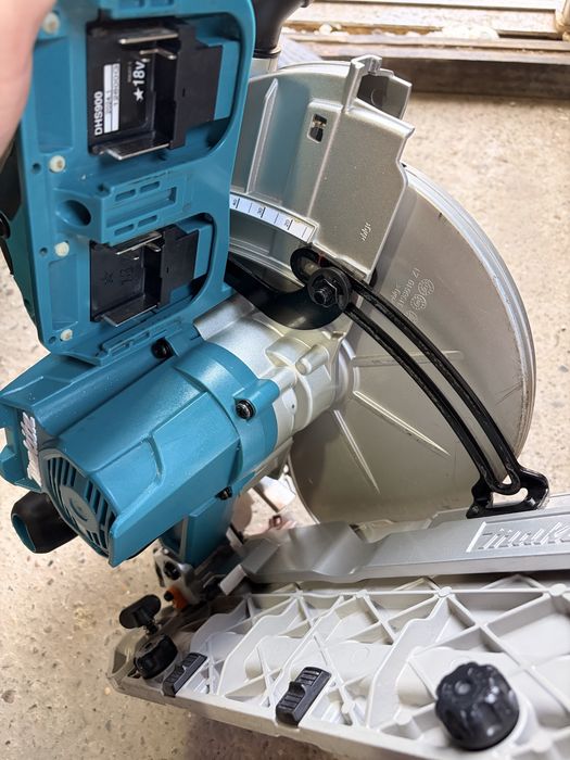 Circular Makita DHS900  235MM
